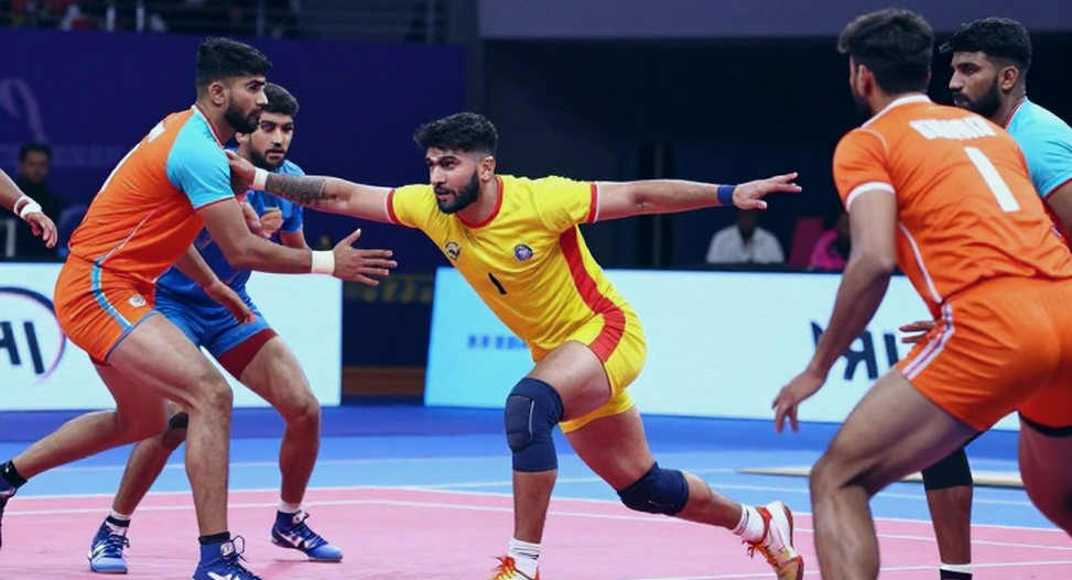 শুরুর সাত থেকে বাদ পড়ল পবন সেহরাওয়াত: ভারত-ইরান ফাইনালের আগে রেইডিং ধাঁধার আসল হিসাব