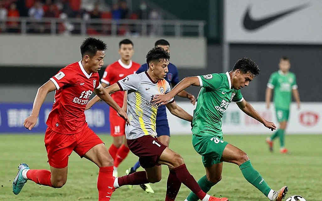 ব্রুগিঙ্কের 'নির্ভুল দৃষ্টি': মিয়ানান্সের লাল কার্ডের পেছনে যে দুটি সত্য লুকিয়ে আছে